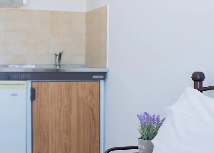 アパート Aegeo バトシ